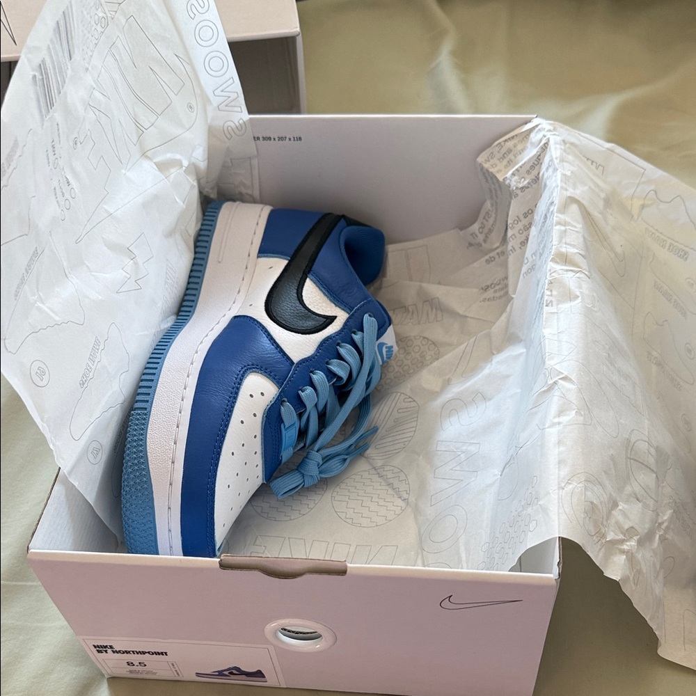 Nike Kids Sneakers in Blue and White